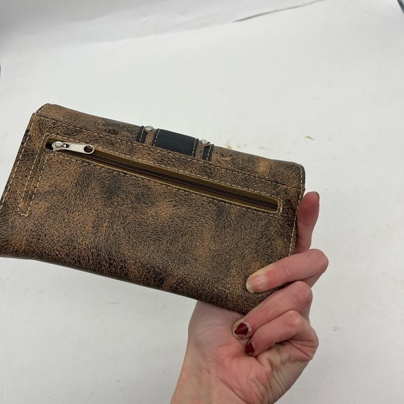 Boutique Brown Western Style Faux Leather Rhinestone Embellished Trifold Wallet - Picture 11 of 12